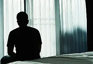 Adolescentes en el vacío: por qué la sensación de ser invisible se relaciona con las adicciones