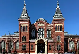Smithsonian ищет лазейку для Латиноамериканского музея