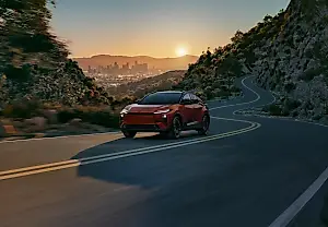 Toyota подтверждает, что полностью электрический C-HR прибывает в США