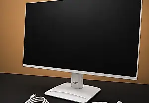 MSI PRO MP243: el monitor blanco y barato que sabe cuál es su sitio