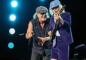 AC/DC отменили концерт в Торонто: стадион не пережил грозу