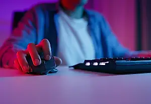 Провод или радиосвязь: какая игровая мышь быстрее