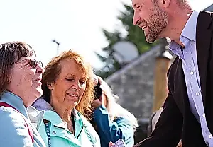 Guillermo se agacha y el público se derrite