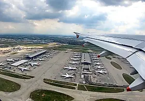 Un milisegundo de caos: un fallo en el sistema aéreo británico dejó en tierra a 300.000 pasajeros