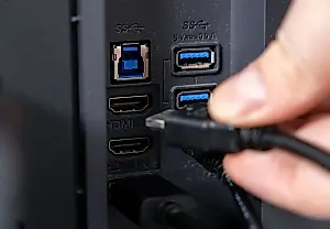 Зачем монитору два USB-порта и как превратить их в полезный хаб