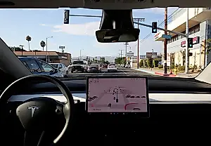 Уволенный менеджер Tesla назвал Full Self-Driving «катастрофой на колесах»