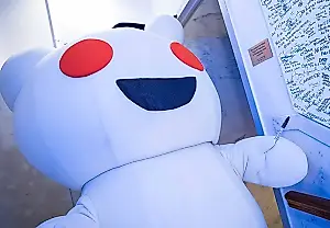 El director ejecutivo de Reddit, irritado con la IA de Google