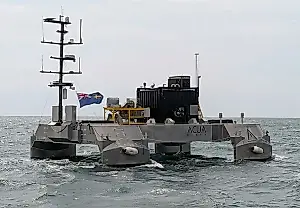 El Reino Unido prueba un barco robótico que puede pilotar su dron con cable incluso con olas de 14 pies y permanecer semanas en el mar