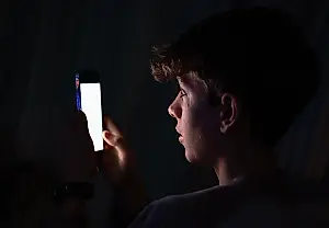La «malsana» afición por la IA: cómo el famoso Hank Green se vio envuelto en un escándalo