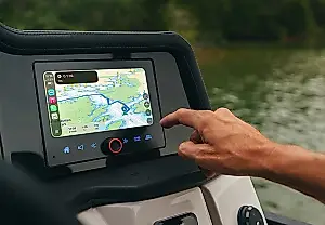 MasterCraft incorpora CarPlay y Android Auto a sus pontones