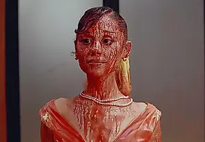 Ariana Grande defiende el vídeo de «Petal» pese a las críticas