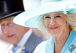 La reina Camila no pensaba renunciar a su costumbre por Carlos III