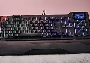 Turtle Beach KB5: teclado insignia con pantalla táctil y... un charco de plástico