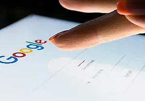 ¿Inclina Google la opinión sobre inmigración hacia el liberalismo?