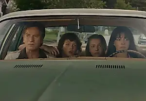 Весь саундтрек к фильму «The End Of Oak Street»: от динозавров до классики рока