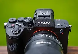 Hemos alcanzado el pico de la «cameramanía»: Sony A7R VI, ¿maravilla o un buque insignia más?