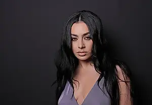 Charli XCX: Ублюдочная версия «Последствий» с горячими трупами