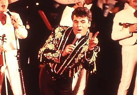 El legendario concierto de Juan Gabriel, en la gran pantalla
