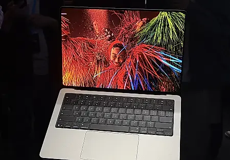 MacBook Pro за $14 549: Apple добавила сенсорный OLED — и выставила счёт