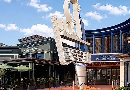 El cine vuelve a Pacific Palisades: Paramount y Caruso restaurarán el Bay Theater