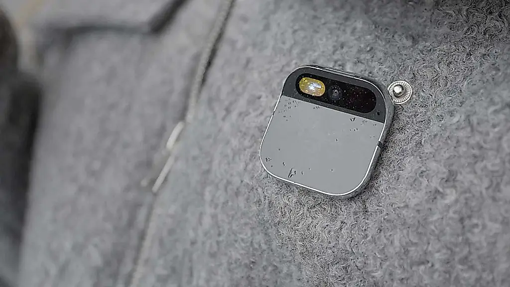 Apple desarrolla un pin de IA ponible