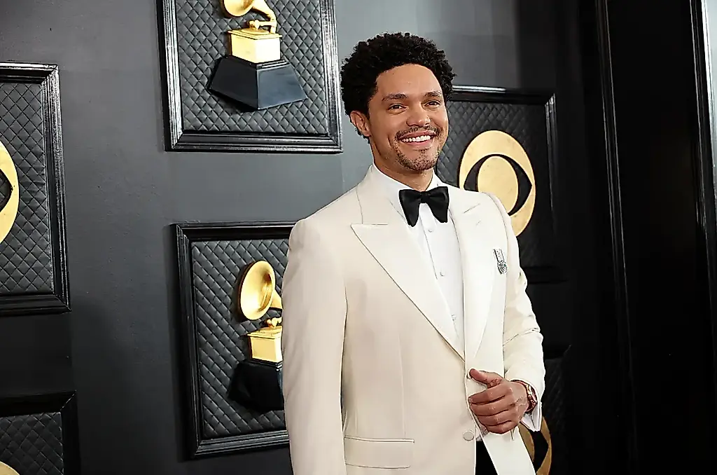 Trevor Noah: no solo presentador, también nominado, una combinación insólita en los Grammy