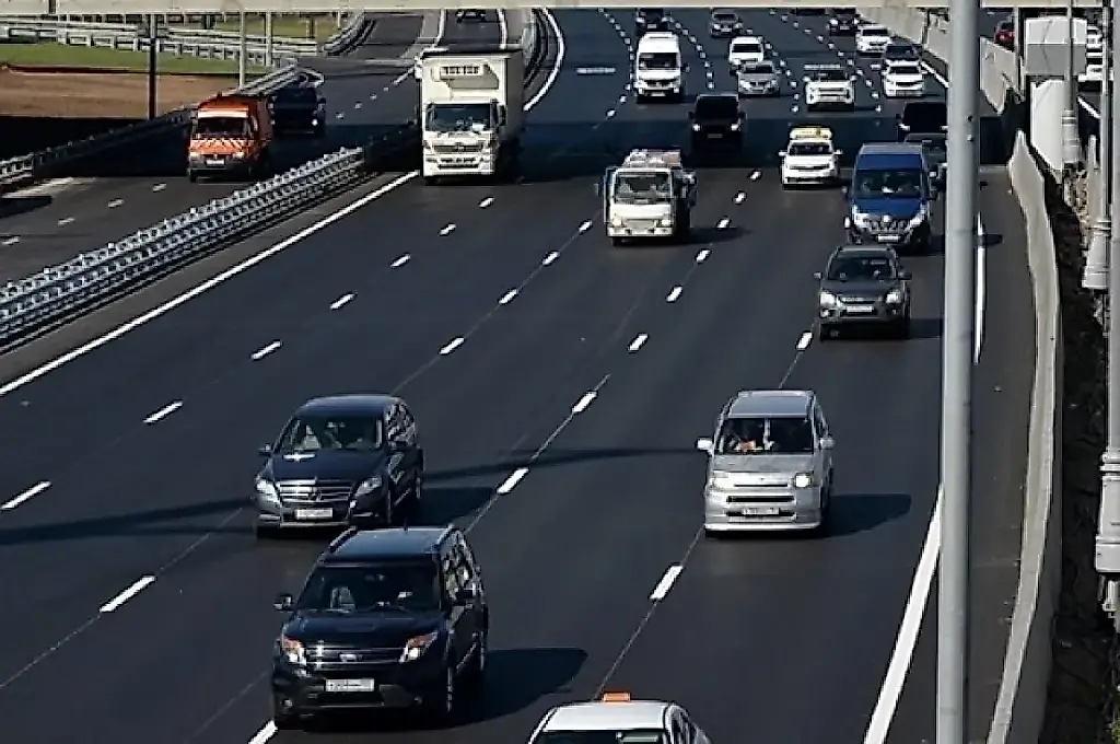En Moscú hay más coches y menos atascos: la paradoja del siglo