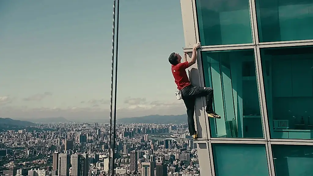 Алекс Хоннолд взошел на Taipei 101