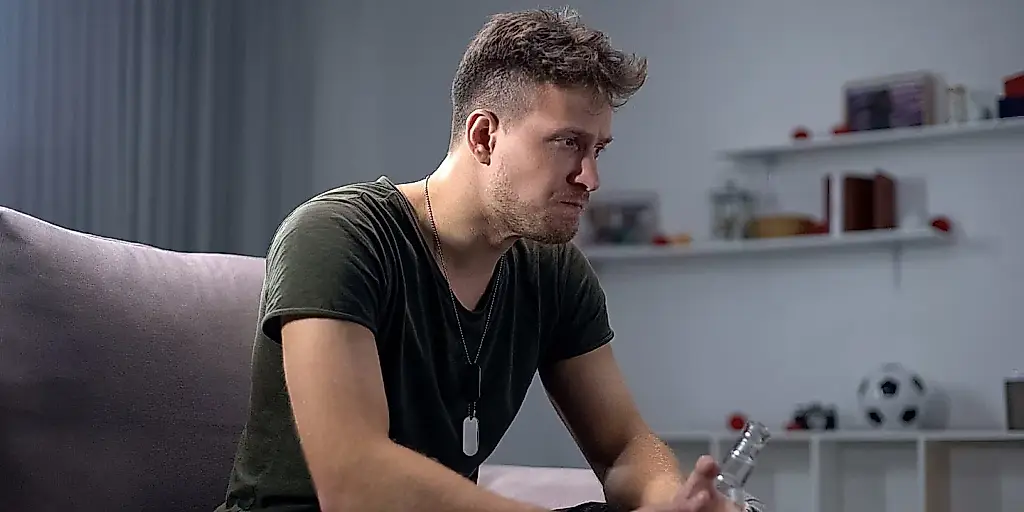 Hiperactivación y alcohol: una tragedia militar masculina
