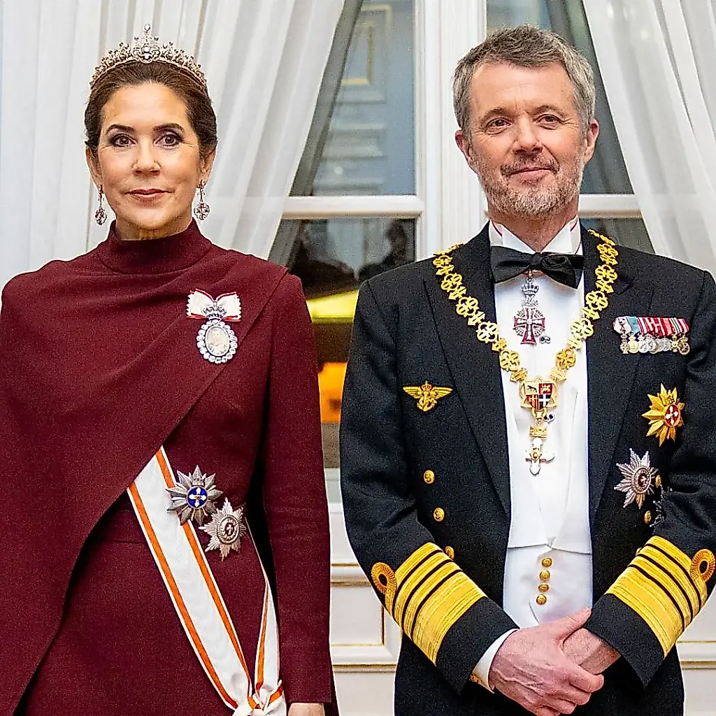 Королевская накидка и тиара