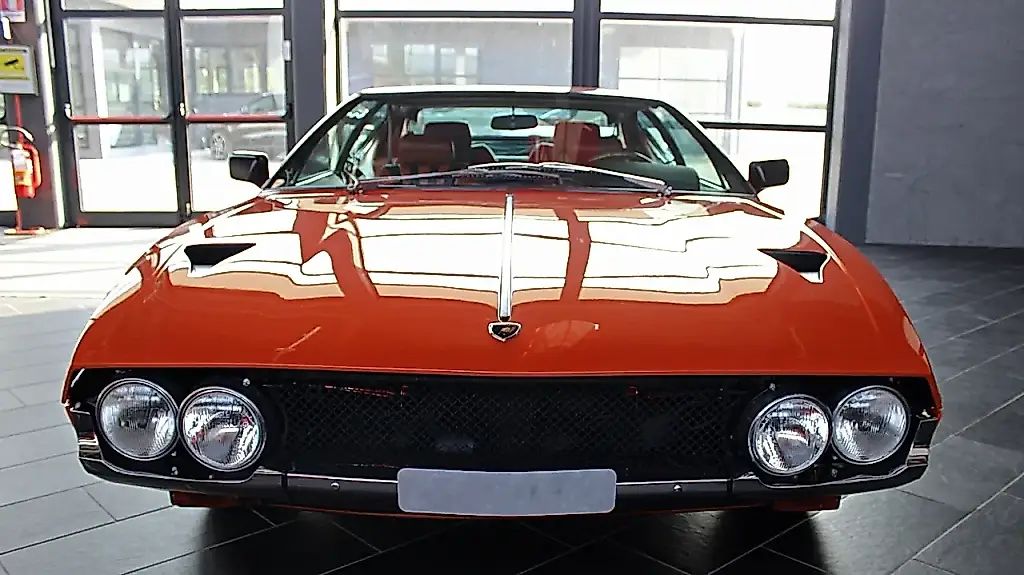 Редчайшая Lamborghini Espada VIP — цветной бар на колёсах