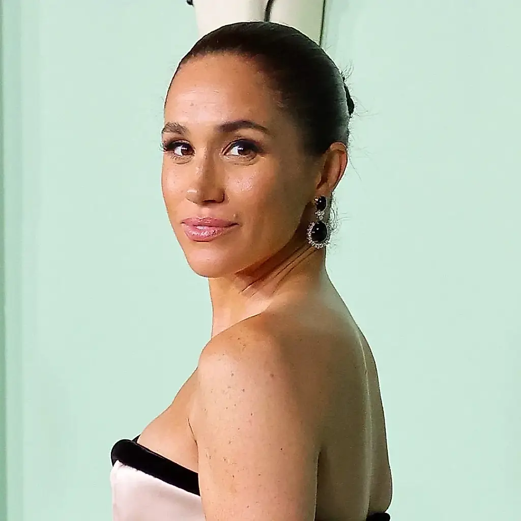 Meghan Markle, con un look dramático