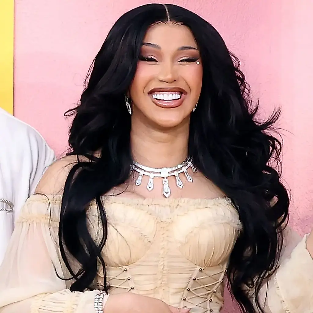 Cardi B brilló con un corsé