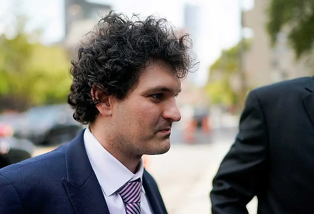 Sam vuelve a meterse en los tribunales