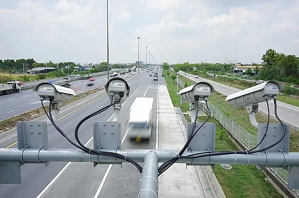Cámaras espía y timadores en la carretera: cómo no caer en la trampa del sistema ni de los estafadores