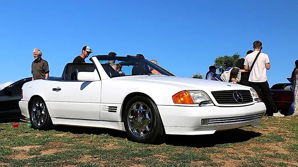 Un 500SL blanco y la nostalgia de los noventa