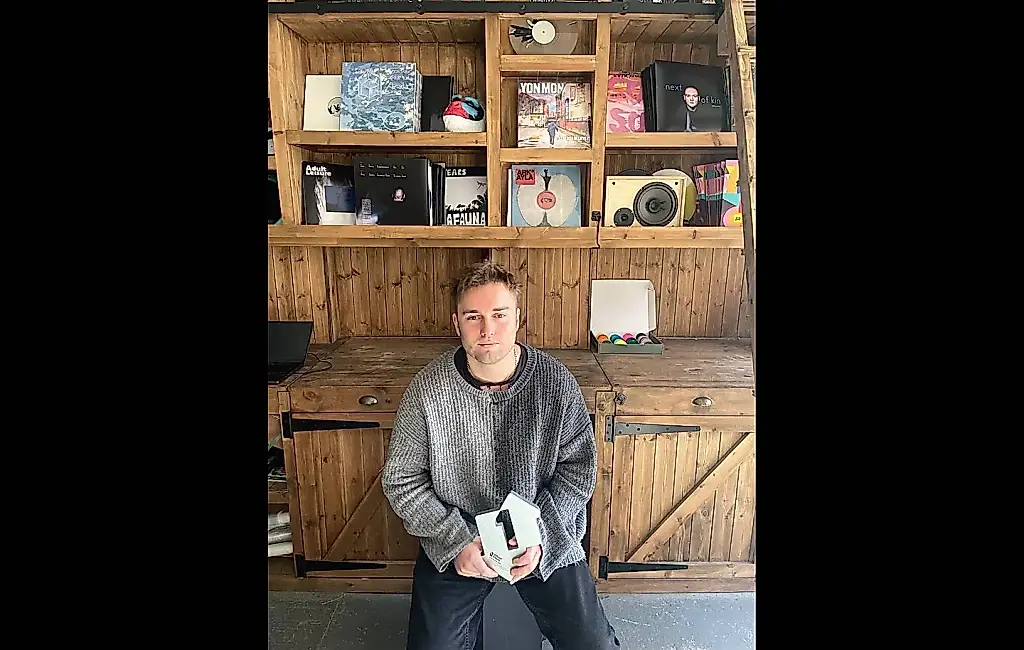 Sam Fender y Charli XCX revientan las listas