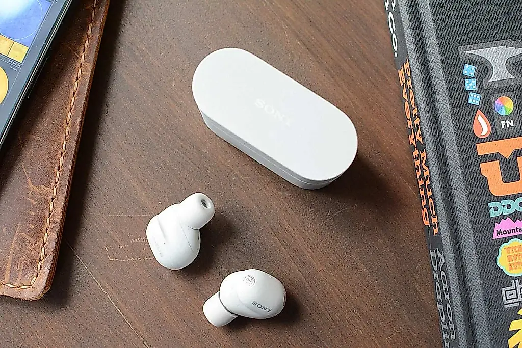 Auriculares, portátil y cámara por cuatro duros