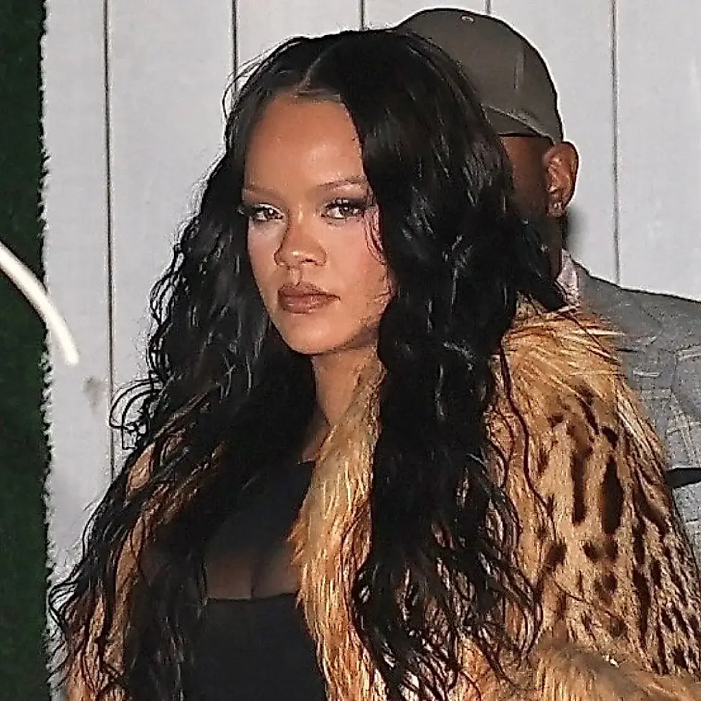 Rihanna vuelve a encender los focos