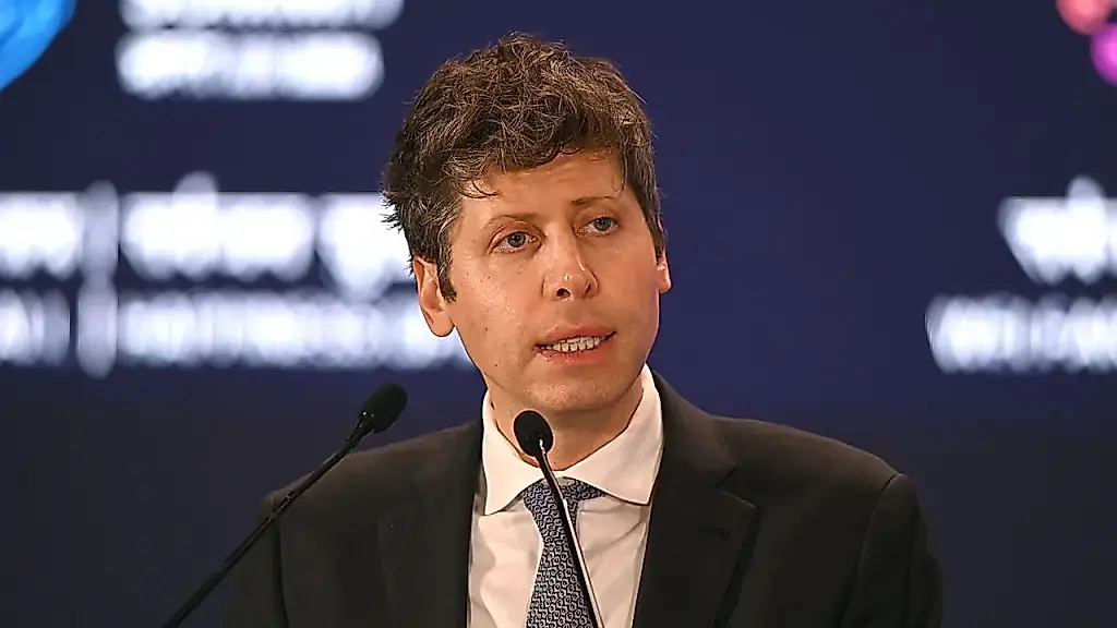 Altman rechaza las acusaciones sobre el consumo de agua