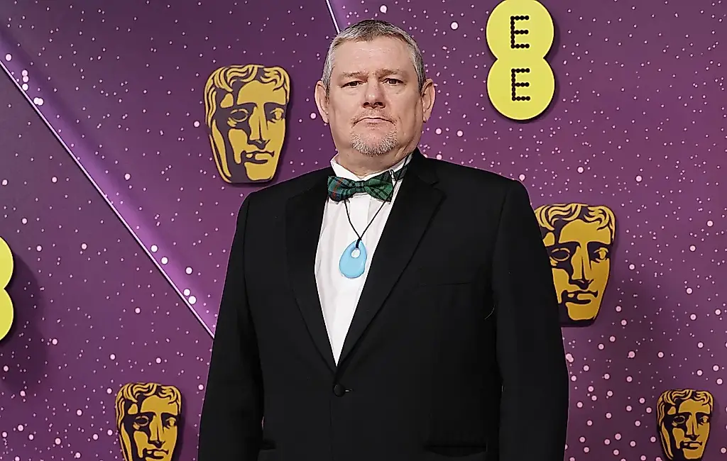 Escándalo en los BAFTA y disculpas de John Davidson