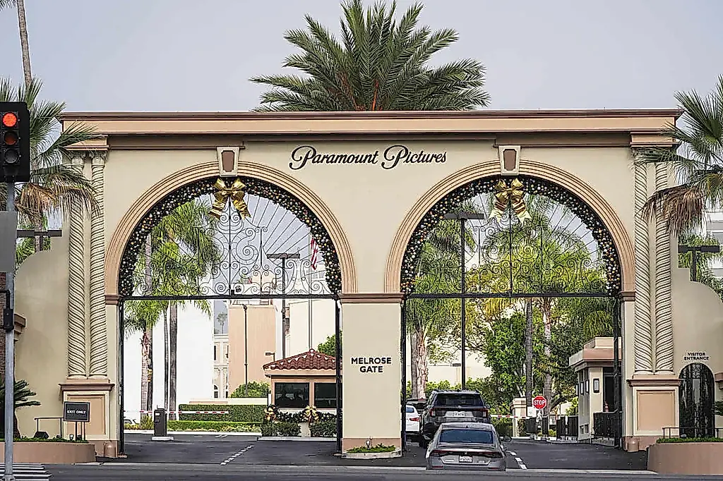 Paramount se hace con Warner