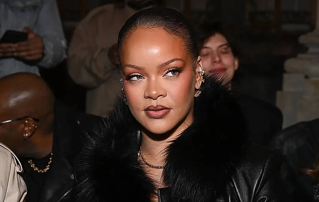 Rihanna vuelve al estudio