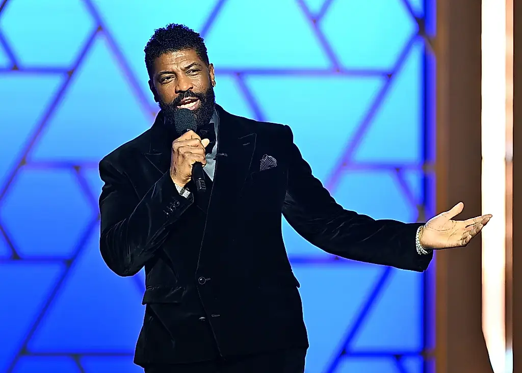 Deon Cole dio un sermón satírico en los NAACP Image Awards