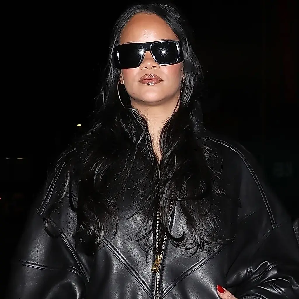 Rihanna cambia la alfombra roja por el cuero