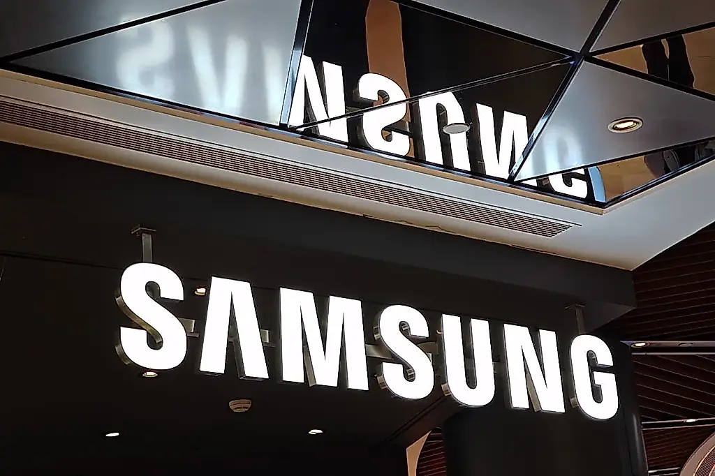 Samsung cambia las reglas de CES: de noche, con robots y la IA al frente