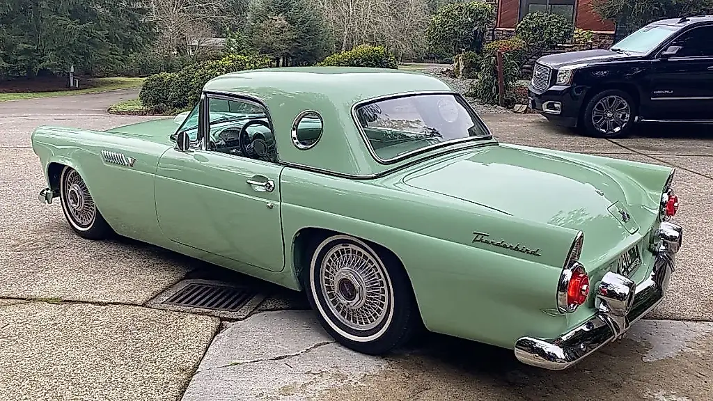 AutoHunter Spotlight: Ford Thunderbird Convertible de 1955