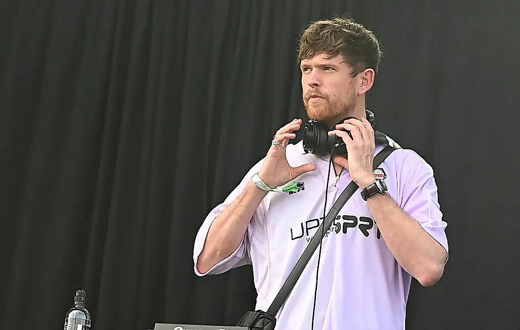 James Blake insinúa que publicará nueva música: «Parece que estamos dormidos»