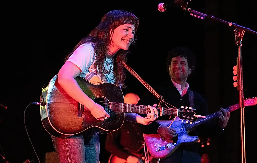 Jenny Lewis se ha casado con su perro