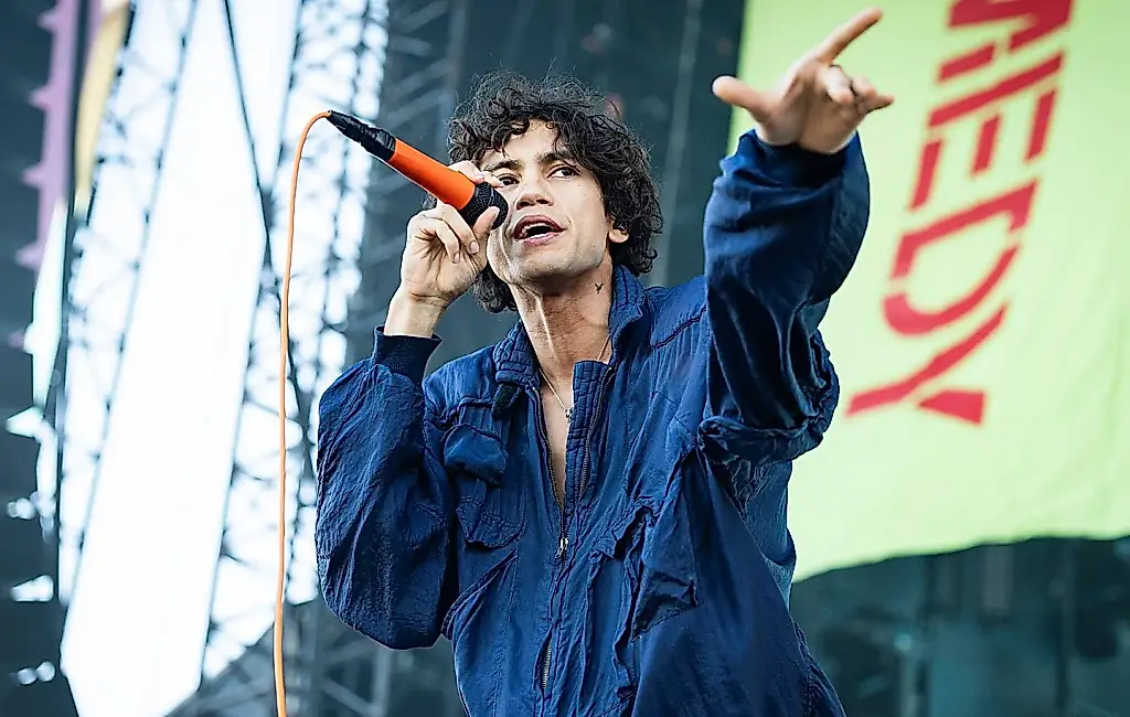 Dominic Fike y su versión de la sintonía de South Park